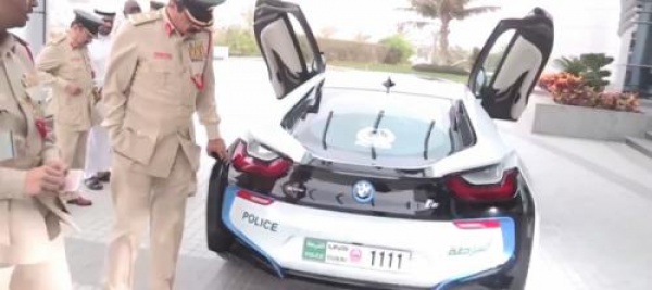 BMW i8 we flocie policji Dubaju